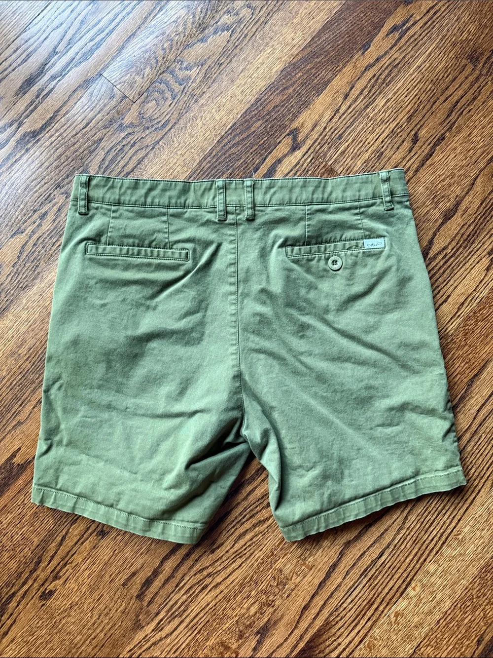 E Eubi Men's Large Olive Flat-Front Casual Shorts with Clean Silhouette